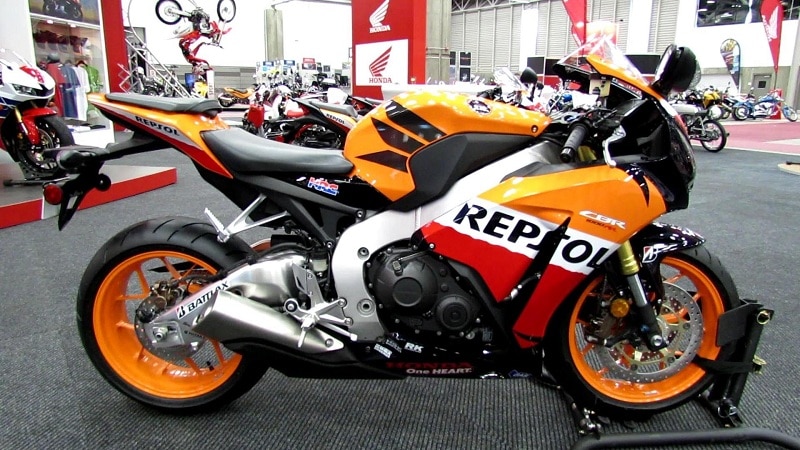 Thay nhớt Repsol Racing 10w40 cho Honda CBR 1000rr cặp đôi hoàn hảo